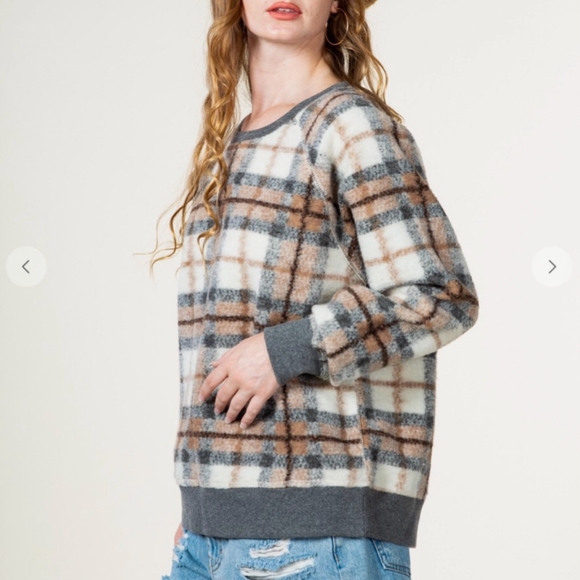 Love Riche Sweaters - LAST 1❗️LOVERICHE Nordstrom Cozy Chic Fuzzy Plaid Grey / Khaki Sweater Top